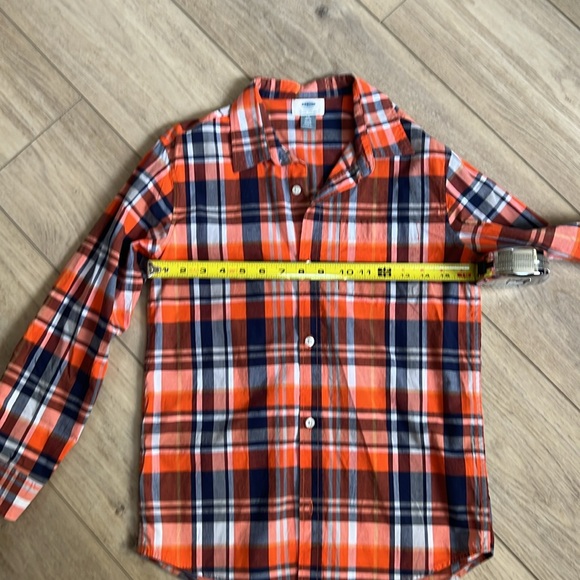 Old Navy Plaid Button Down shirt - Picture 4 of 6
